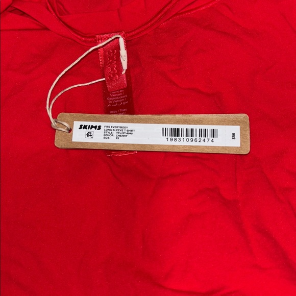 SKIMS NWT Fits Everybody Long Sleeved Tee - Cherry - Picture 5 of 5